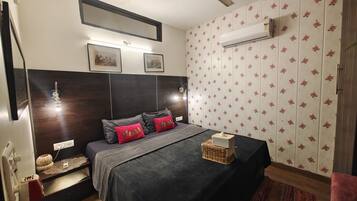 2 habitaciones, tabla de planchar con plancha, wifi y ropa de cama