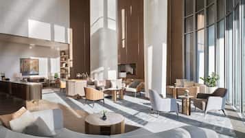 供應早餐、午餐及晚餐