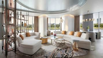 Presidentiële suite, 1 slaapkamer, niet-roken, uitzicht op rivier | 1 slaapkamer, Italiaanse Frette-lakens, luxe beddengoed, een minibar