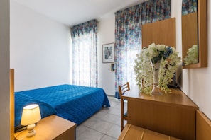 Standard-Doppelzimmer | Zimmersafe, Bettwäsche