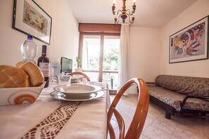 Appartement, 2 slaapkamers, balkon, uitzicht op tuin | Dineren