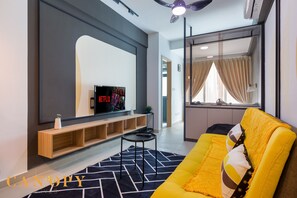 Studio Supérieur | Coin séjour | TV connectée de 42 pouces avec chaînes par câble, Netflix