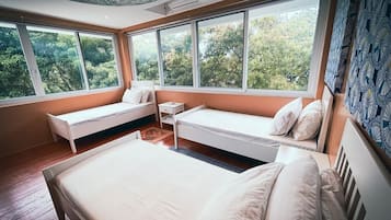 4 bedrooms, bed sheets
