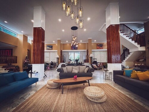 Wazobia Boracay - Four Bedroom House/Villa