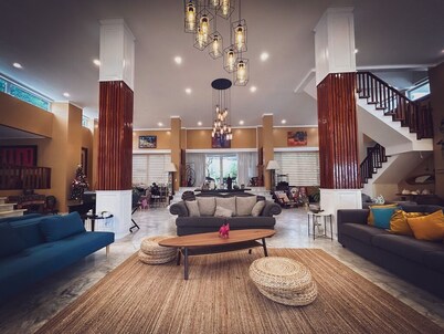 Wazobia Boracay - Four Bedroom House/Villa