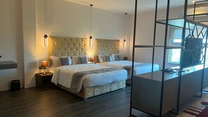 Junior Suite | 1 bedroom, desk, free WiFi