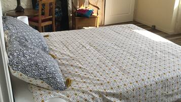 4 bedrooms, iron/ironing board, free WiFi, bed sheets