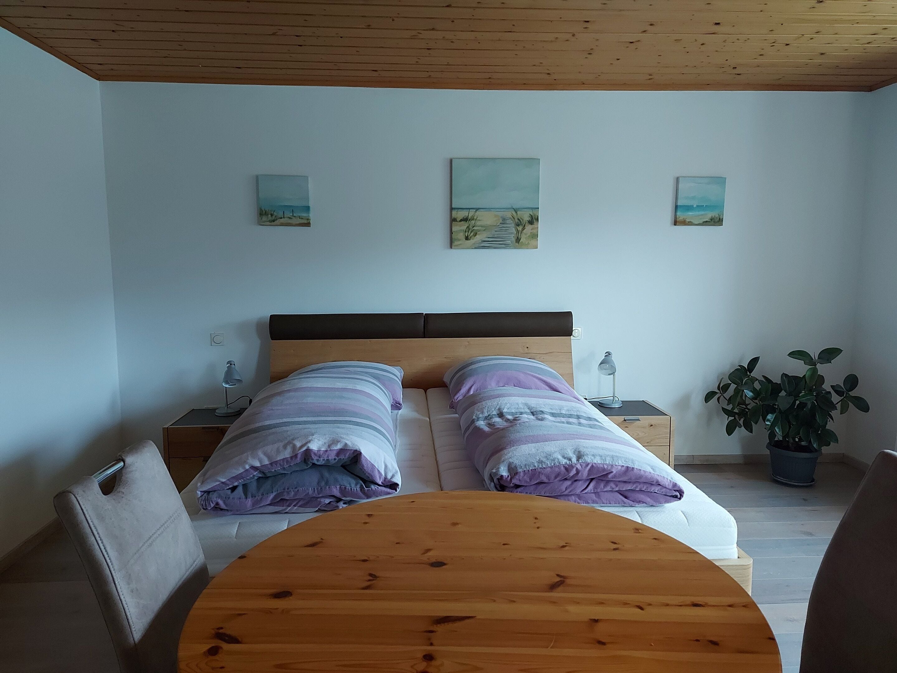 Minibar, free WiFi, bed sheets