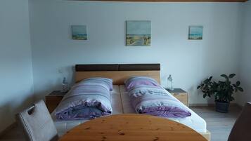Minibar, free WiFi, bed sheets