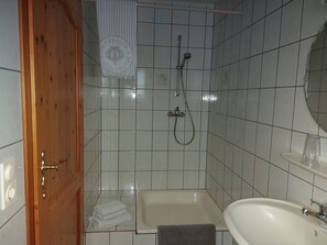 Double Room | Bathroom - Renates Ferienhaus (Riedenburg)