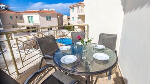 Outdoor dining - Pernera holiday apartment - rentprivatevillas 175 (Paralimni)