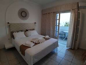 Triple Room (Room 43) | Individually decorated, individually furnished, free WiFi - Summer Holiday by Atalos Suites (Santorini)