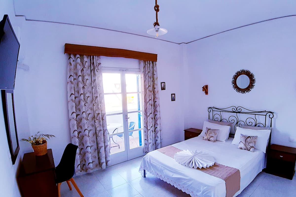 Habitación cuádruple de luna de miel (Room 43) | Decoración personalizada, muebles diferentes y wifi gratis