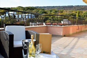 Standard Apartment | Desk, soundproofing, free WiFi, bed sheets - Allegra Balneo & SPA (Golden Sands)