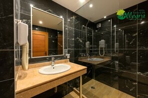 Rom – deluxe | Skrivebord, lydisolert, wi-fi (inkludert) og sengetøy