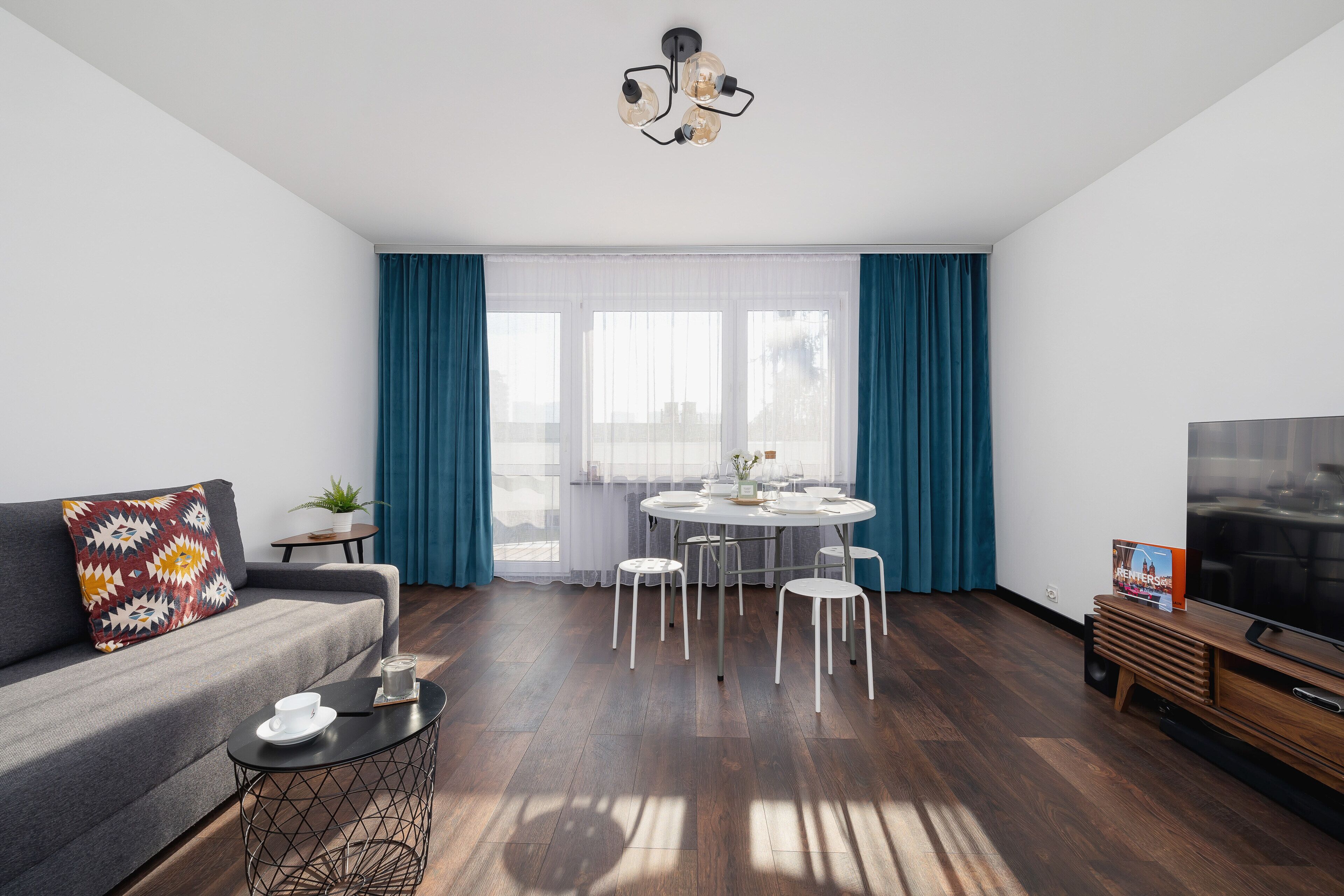 Apartment, 2 Schlafzimmer, Balkon | 2 Schlafzimmer, Schreibtisch, Bettwäsche