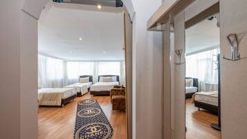 Chambre Familiale | Chambres insonorisées, Wi-Fi gratuit, draps fournis