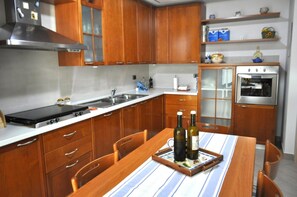 Lavavajillas, cafetera/tetera