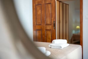 Casa conforto | 2 quartos, Wi-Fi de cortesia, roupa de cama