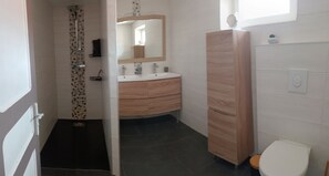 Shower, hair dryer - Village house  (Merxheim)