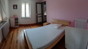 3 bedrooms, desk, iron/ironing board, WiFi - Village house  (Merxheim)