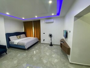 3 bedrooms, WiFi, bed sheets - 7rockvalemanors (Abuja)