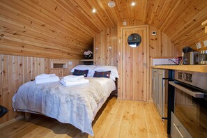 1 Schlafzimmer, individuell dekoriert, individuell eingerichtet