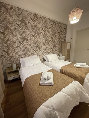 2 chambres, fer et planche à repasser, Wi-Fi, draps fournis