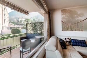 TV - Fitness friendly studio apartment in Paradiso (Little Paradise) (Paradiso)