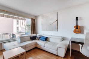 TV - Fitness friendly studio apartment in Paradiso (Little Paradise) (Paradiso)