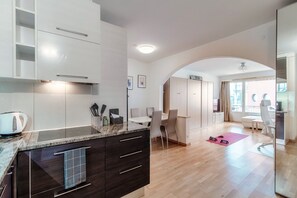 Fridge, microwave, oven, stovetop - Fitness friendly studio apartment in Paradiso (Little Paradise) (Paradiso)