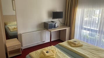 Triple Room | Minibar, free WiFi