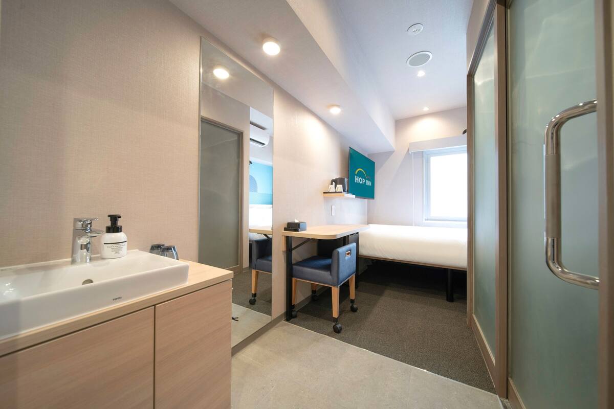 Double Room with Walk-in Shower | 办公桌、笔记本电脑工作区、免费 WiFi、床单