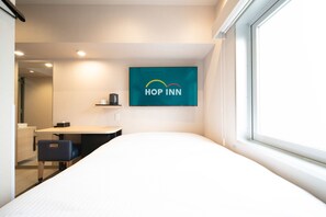 Double Room with Walk-in Shower | Skrivebord, skrivebord for bærbar PC og blendingsgardiner