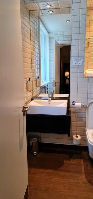 Bathroom - Golden Hope By JD Wetherspoon (Sittingbourne)