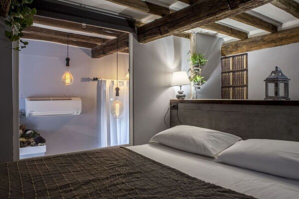 2 chambres, fer et planche à repasser, Wi-Fi, draps fournis