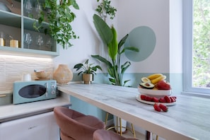 Dining - Chic Roman Treasure Steps From the Colosseum (Roma)