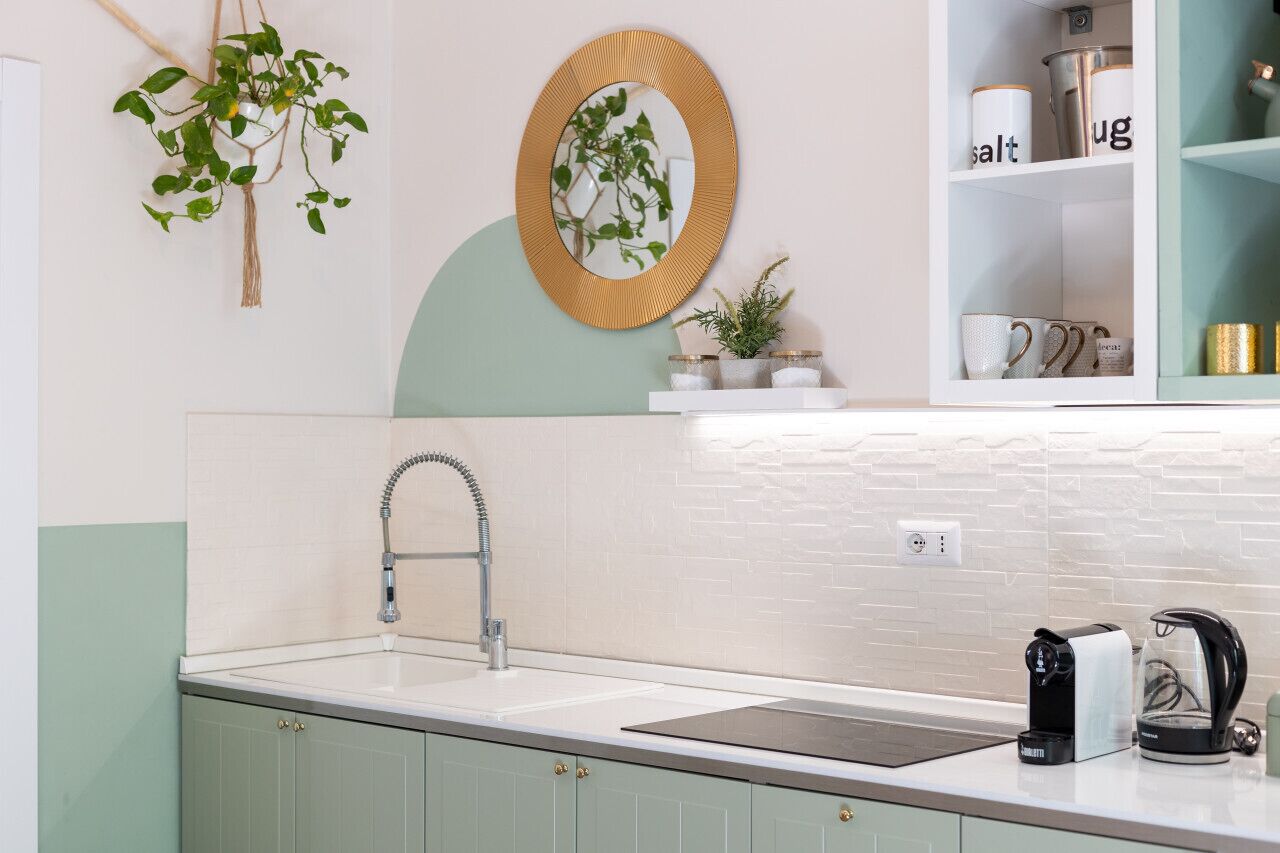 Frigorifero, microonde, macchina per tè/caffè, seggiolone