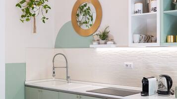 Frigorifero, microonde, macchina per tè/caffè, seggiolone