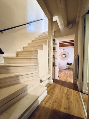 Interior - Rome's Chic Apt: Steps From History (Roma)