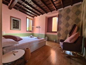2 bedrooms, iron/ironing board, free WiFi, bed sheets - Rome's Chic Apt: Steps From History (Roma)