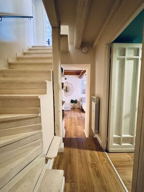 Interior - Rome's Chic Apt: Steps From History (Roma)