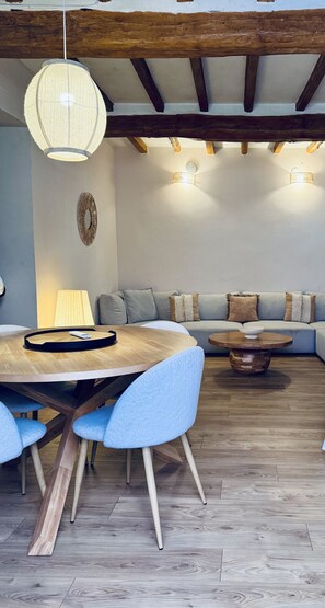 Dining - Rome's Chic Apt: Steps From History (Roma)