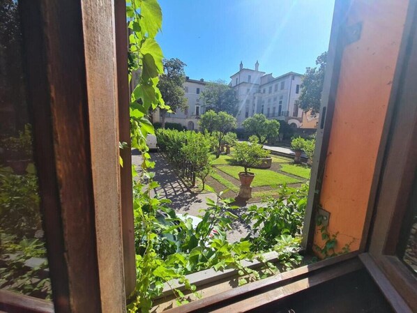 Interior - Rome's Chic Apt: Steps From History (Roma)