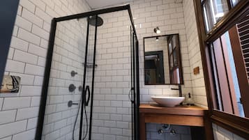 Standard Double Room with Private Bathroom | Bathroom