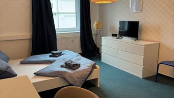 4 bedrooms, desk, free WiFi, bed sheets