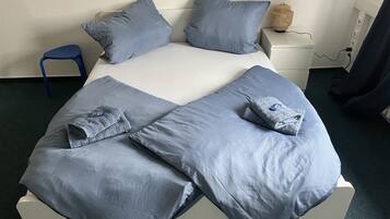 4 bedrooms, desk, free WiFi, bed sheets