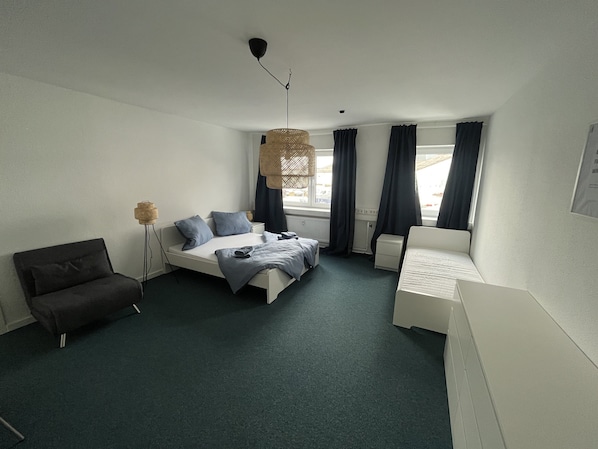 4 chambres, bureau, accès au Wi-Fi (inclus), literie fournie