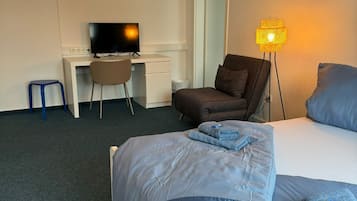 4 bedrooms, desk, free WiFi, bed sheets