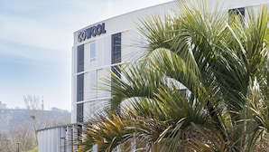 A modern building with a sign that reads "CONCOLL". - Cowool Toulouse (Toulouse)